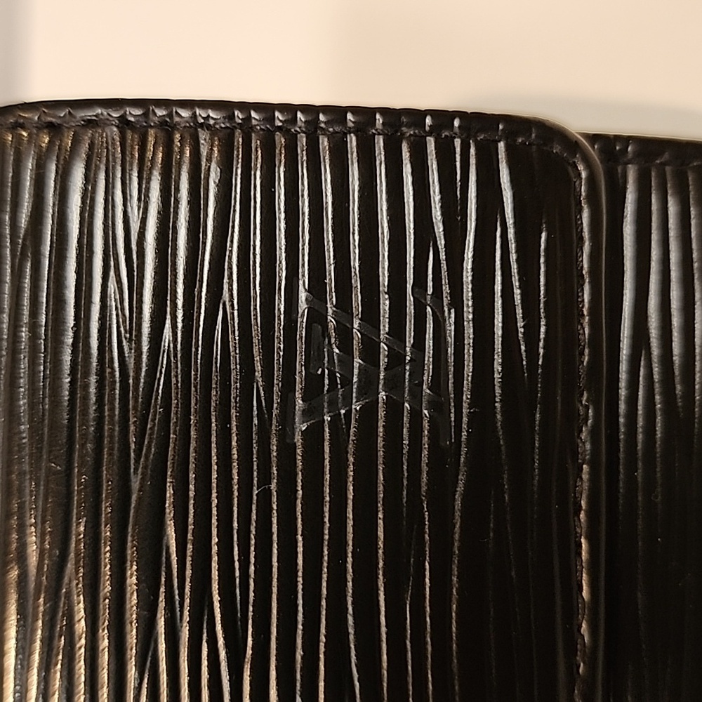 Vintage Louis Vuitton Black Epi Key Holder - Picture 8 of 12